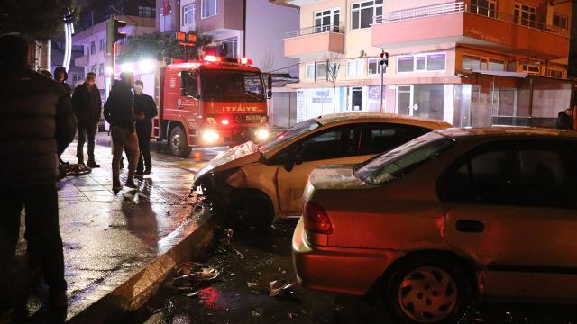 Adapazarında trafik kazası: 1i ağır 4 yaralı