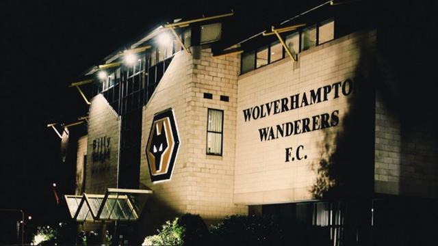 Wolverhampton Wanderersın stadında yangın çıktı