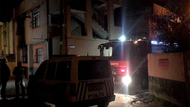 Adanada içinde çocukların da olduğu ev kundaklandı