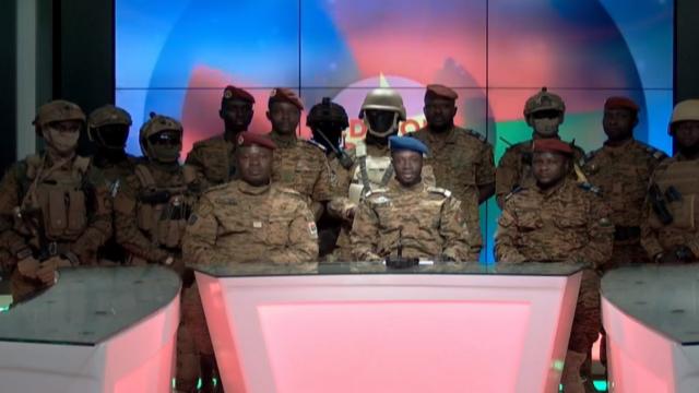 Burkina Fasoda asker yönetime el koydu