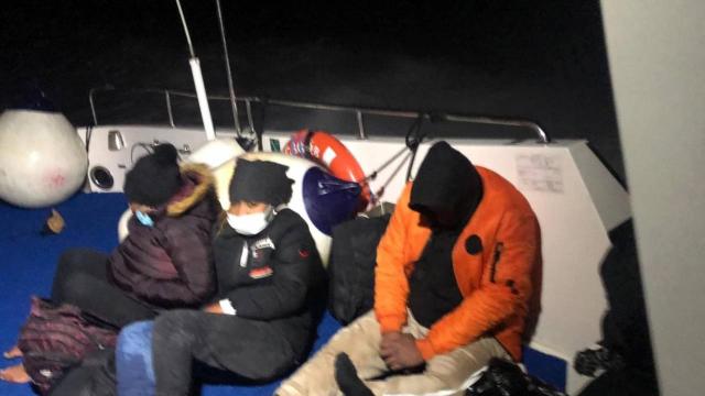 Çanakkalede Türk kara sularına itilen 6 düzensiz göçmen kurtarıldı