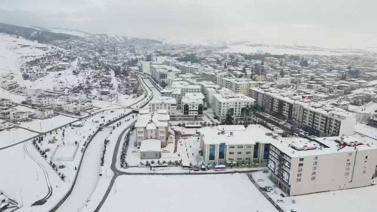 Yoğun kar bekleniyor: Zorunlu olmadıkça trafiğe çıkmayın