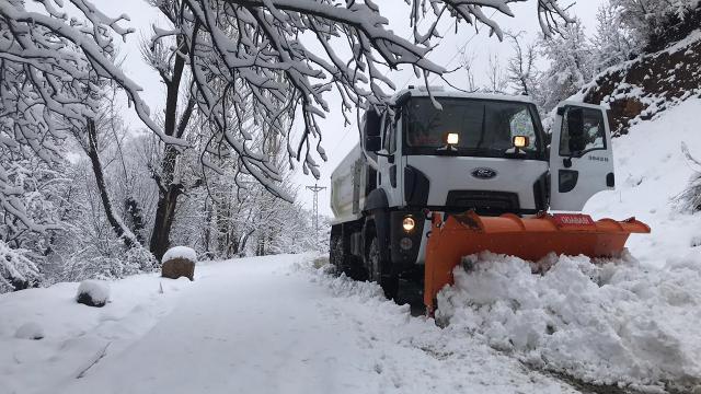 Yurt genelinde yoğun kar: 4 bin 427 yol ulaşıma kapandı