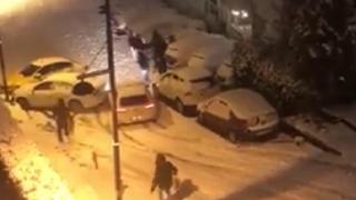 Kayan otomobil üç araca çarparak durabildi