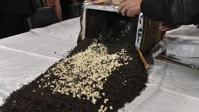 Lübnanda 7 ton çay içine gizlenmiş uyuşturucu ele geçirildi