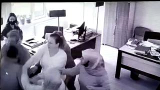 Nüfus memurunu hastanelik etti