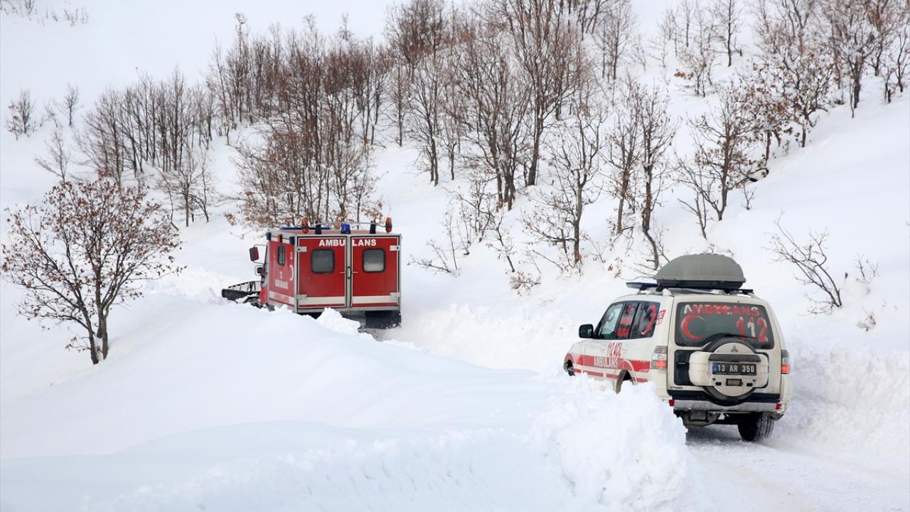 Sobadan zehirlenen anne ve 5 çocuğuna paletli ambulansla ulaşıldı
