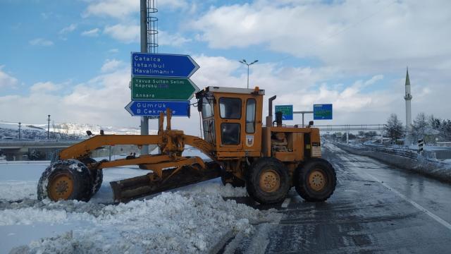 Kırklareli ve Lüleburgaz belediyeleri İstanbuldaki kar temizleme çalışmalarına katıldı