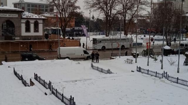 Afyonkarahisarda kar yağışı aralıklarla devam ediyor