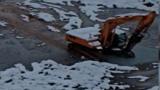 Suya düşen iş makinesinin operatörü hayatını kaybetti