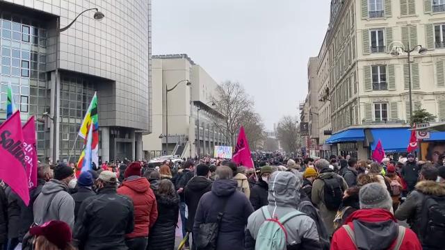 Fransada maaş zammı talebiyle ülke genelinde protestolar düzenlendi