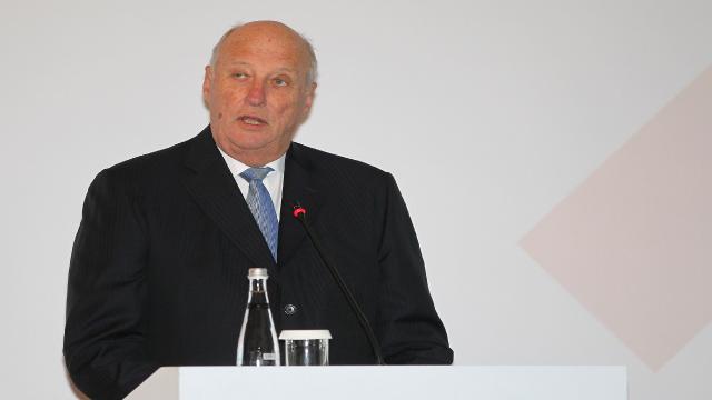 Norveç kralı COVID-19lu bakanla görüştükten sonra hastalandı