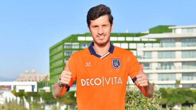Salih Uçan resmen Başakşehirde
