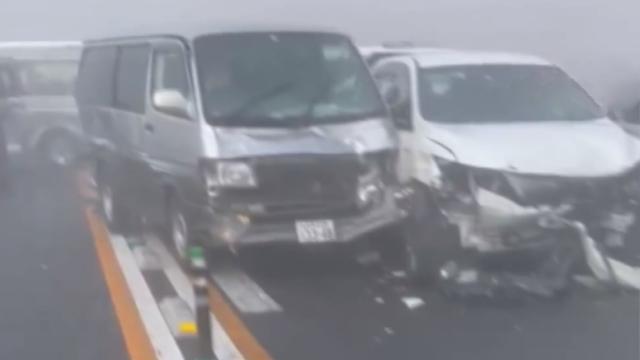 Japonyada zincirleme trafik kazası: 23 yaralı