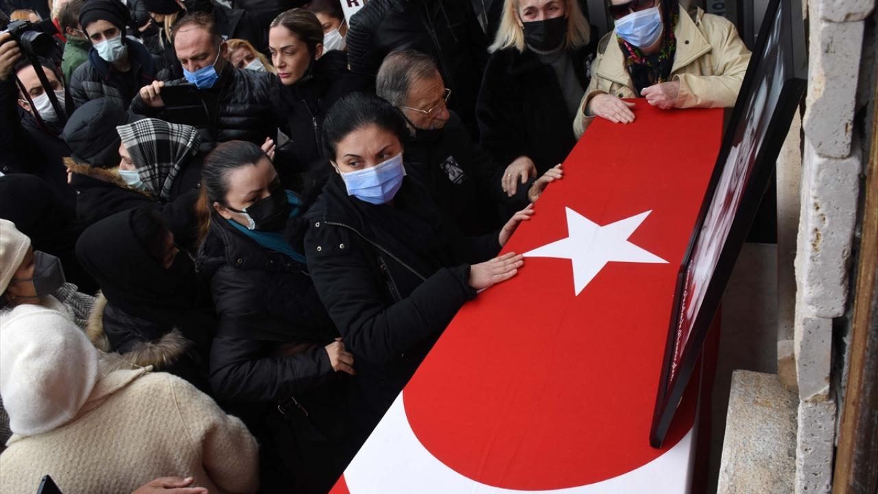 Ailesi, çiçek yerine mama bağışı istedi