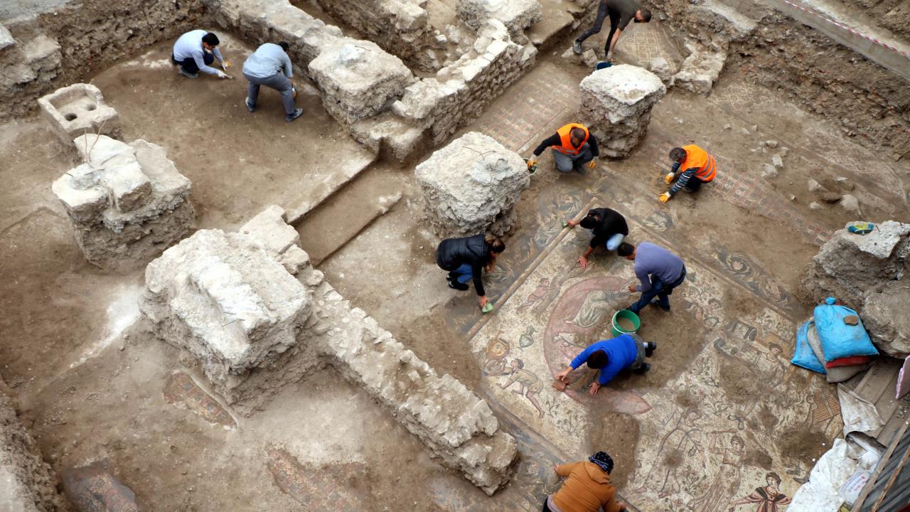 Kaçak kazıyla ortaya çıkan antik kent
