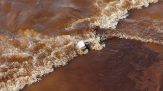 Tayland'da petrol sızıntısı plajlara ulaştı