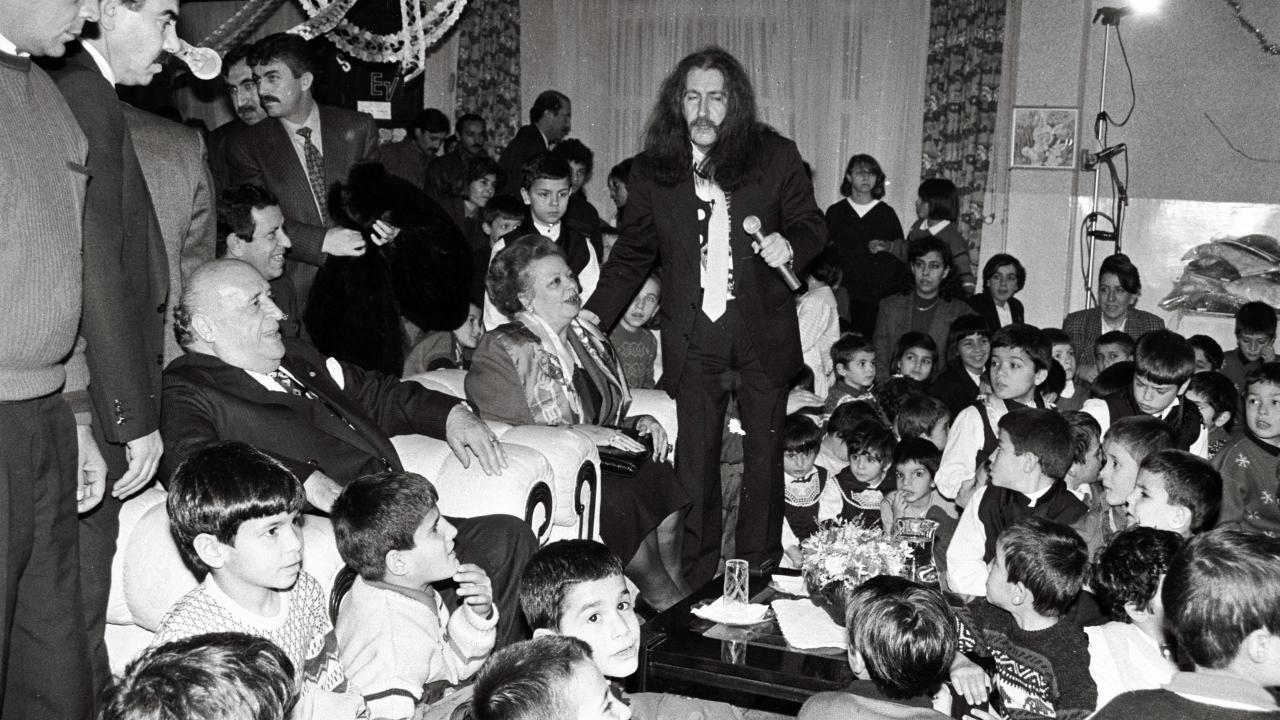 "Sözüm Meclisten Dışarı" albümü 1981`de çıktı