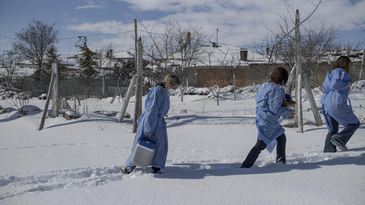 "Evlerine gittiğimiz kişilerden çok güzel tepkiler alıyoruz"