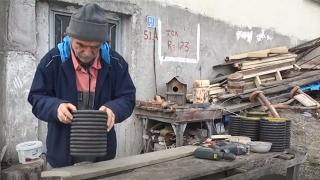 2 yıldır kuşlar için yuva yapıyor: Yeter ki onlar üşümesin...