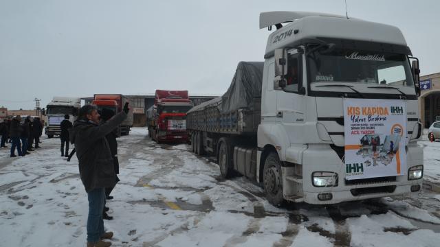 Kütahyadan Suriyeli savaş mağdurlarına 6 tır yardım gönderildi