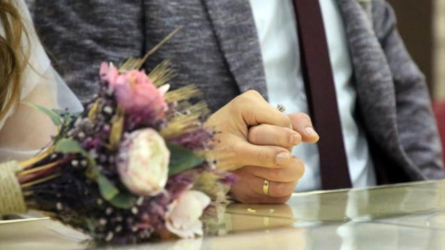 Genç çiftlere 2 milyar 76 milyon liralık evlilik desteği haber görseli