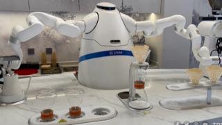 Olimpiyat Köyü'nde yemeği de temizliği de 'robotlar' yapıyor