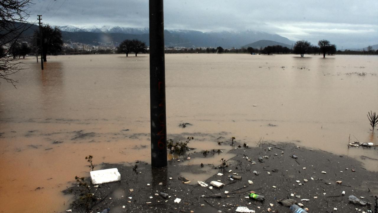 Yol trafiğe kapandı