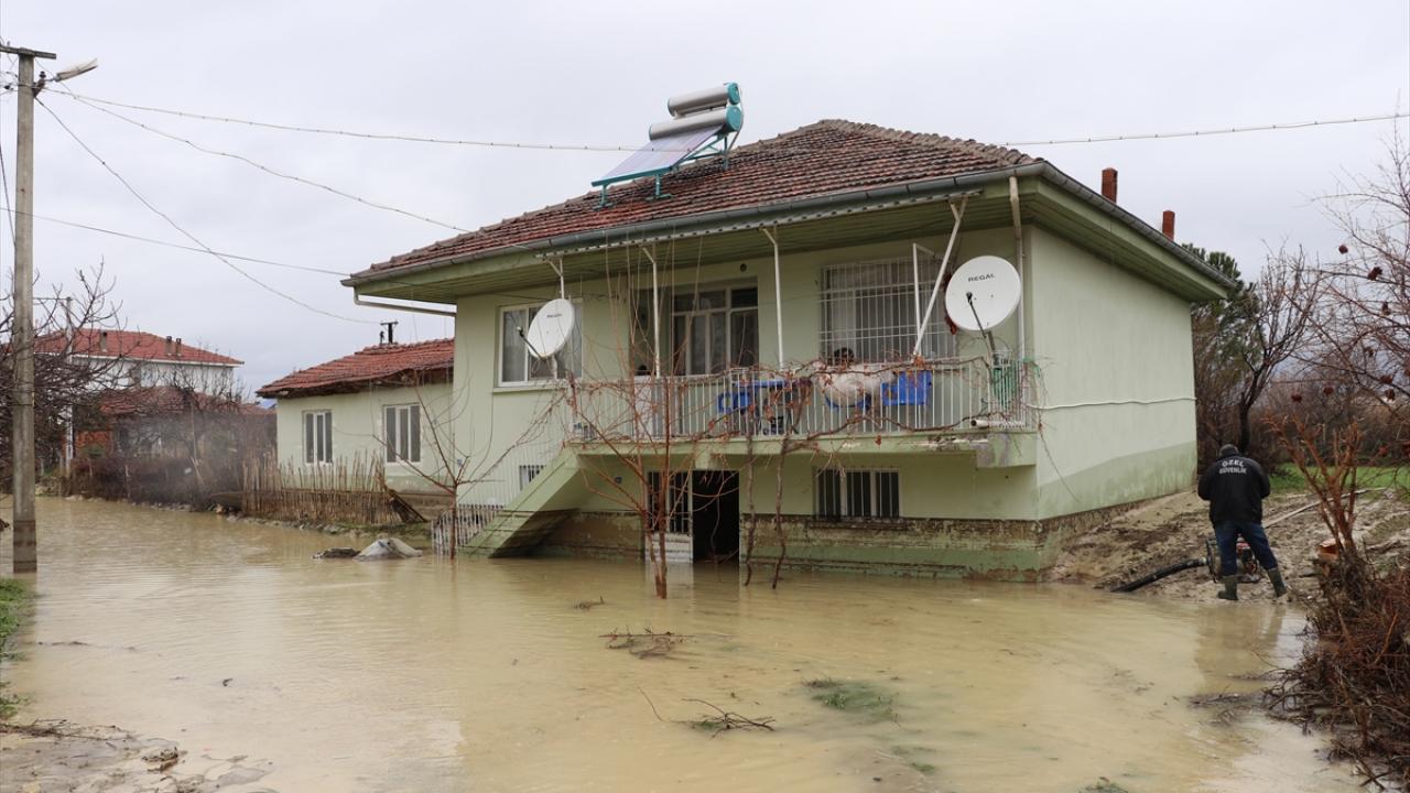 "25-30 civarı ev sular altında kalmış durumda"
