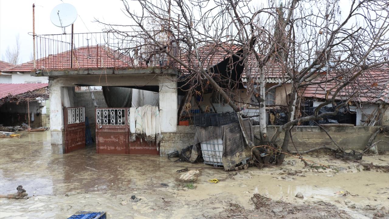 "Su gelmeden evden çıktık"