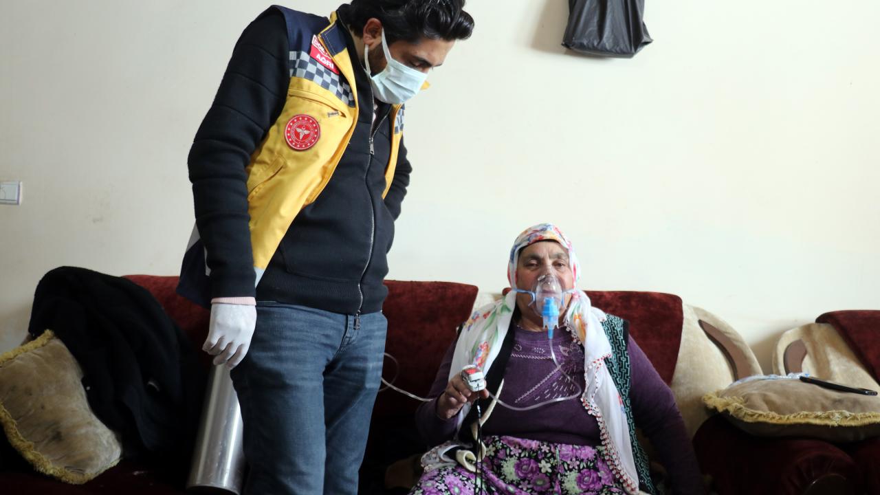 Kar ve tipide hastalara ulaşmaları kolay olmuyor