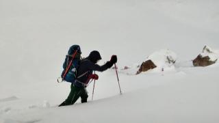 Mahsur kalan dağcı doktorlar köylülere şifa oldu