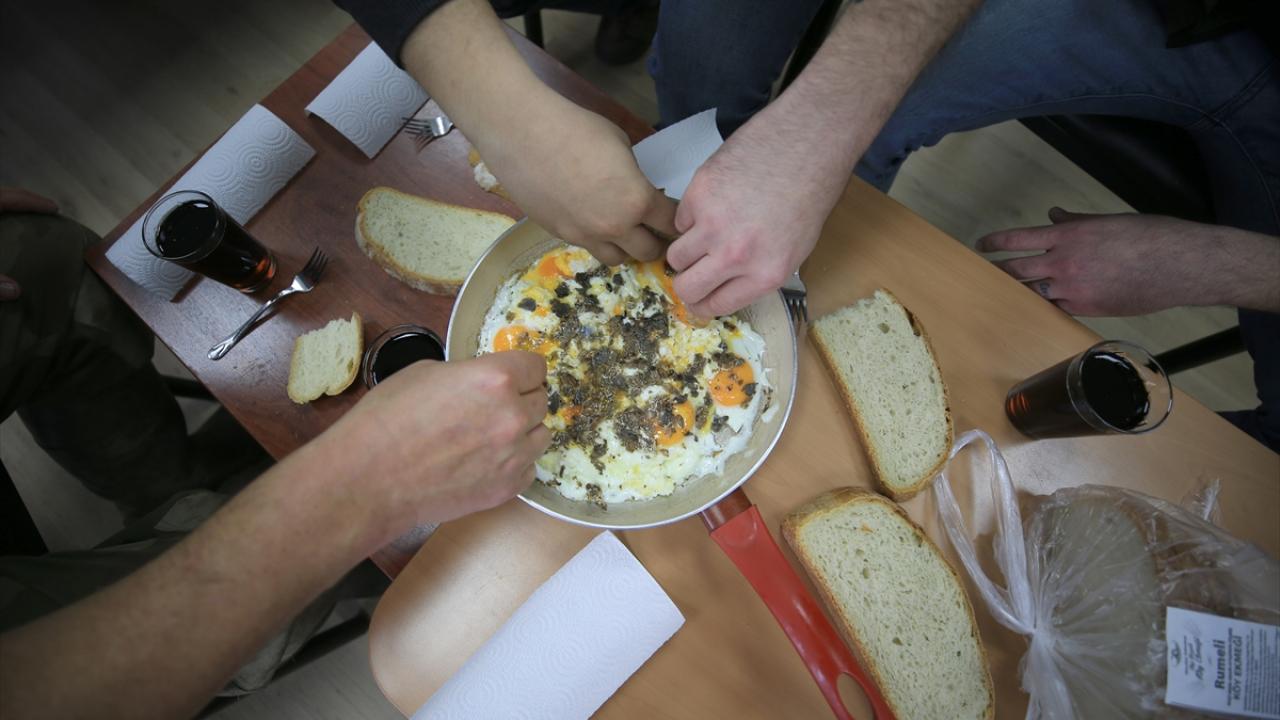 "Bazen günde 20-30 kilometre yürüyoruz"