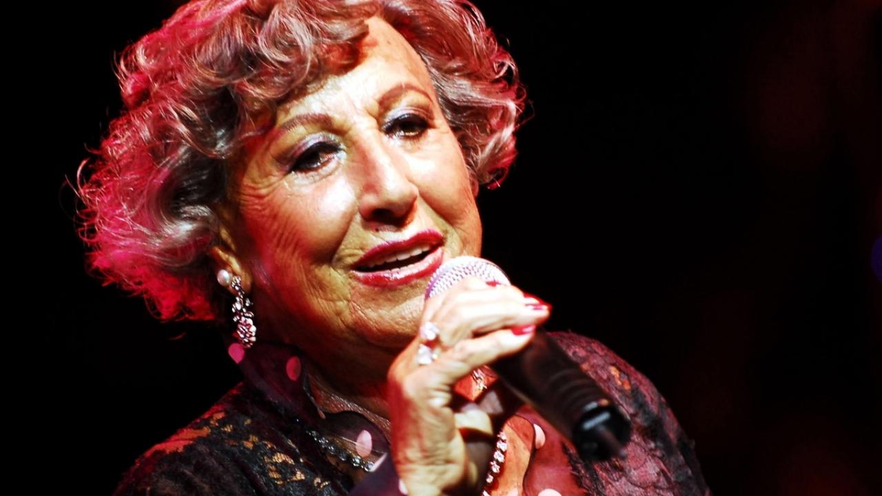 Birçok kez Atatürk`e şarkı söyledi 