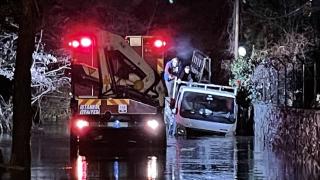 Beykoz’da dere taştı: Mahsur kalan 3 kişi kurtarıldı