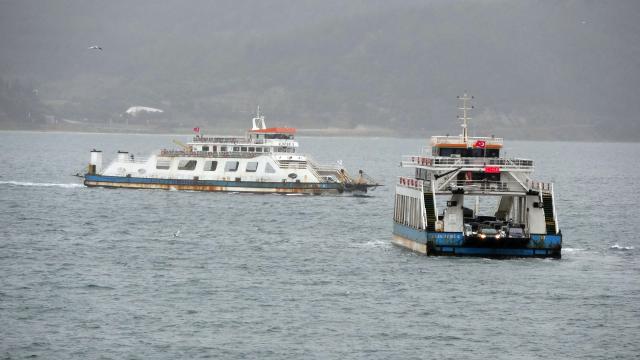 Çanakkale'de Fırtına Nedeniyle Bozcaada ve Gökçeada Feribot Seferleri İptal Edildi
