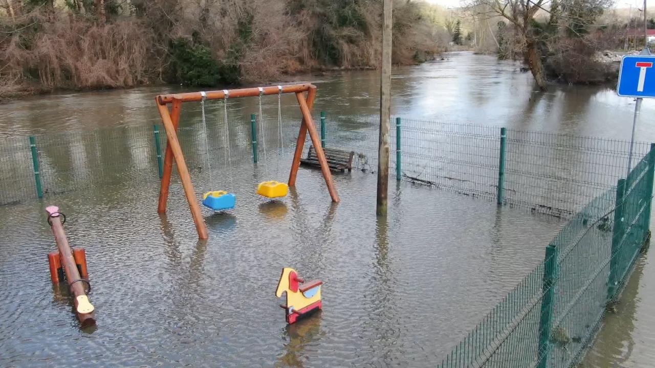 "Evlerine ulaşamayanlar geceyi kahvehanede geçirdi"