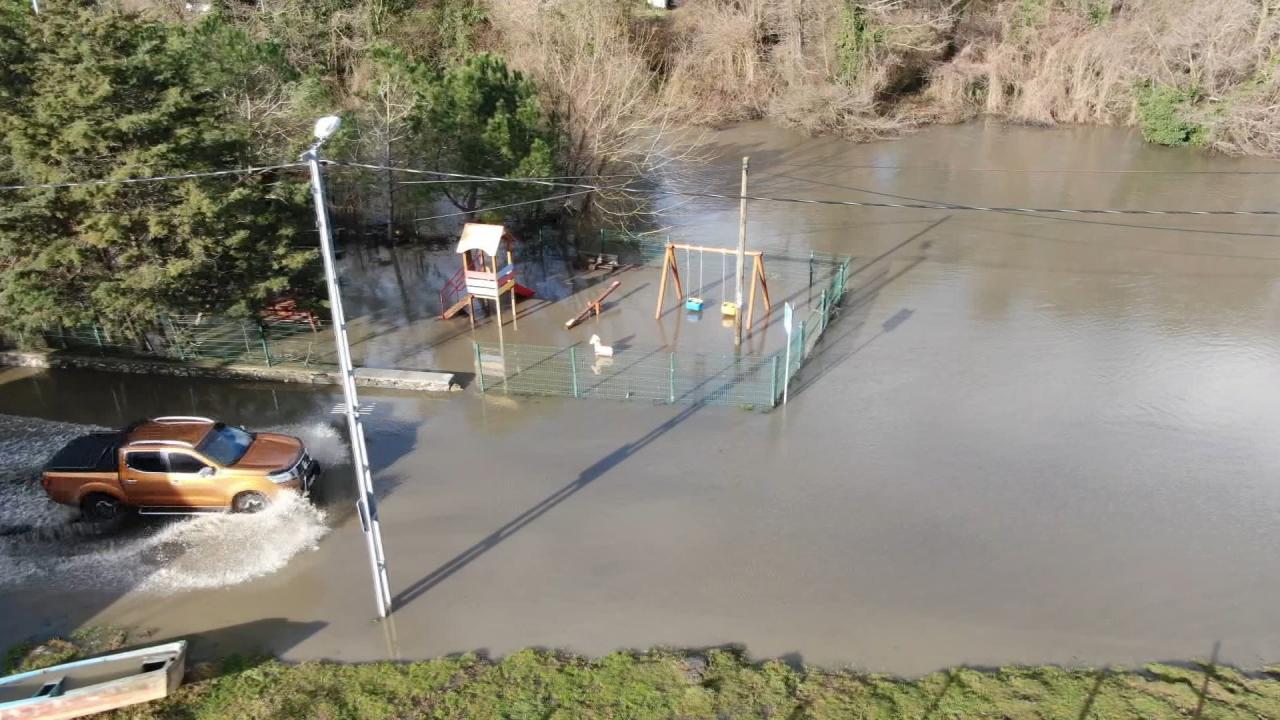 "Vatandaşlar arabalarını bırakıp yaya olarak evlerine gitti"
