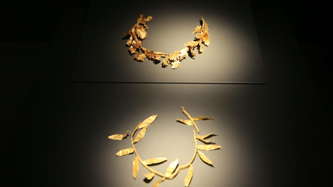 Ziyaretçileri İlyada Destanı`nın 6 dilde hazırlanan beyitleri karşılıyor