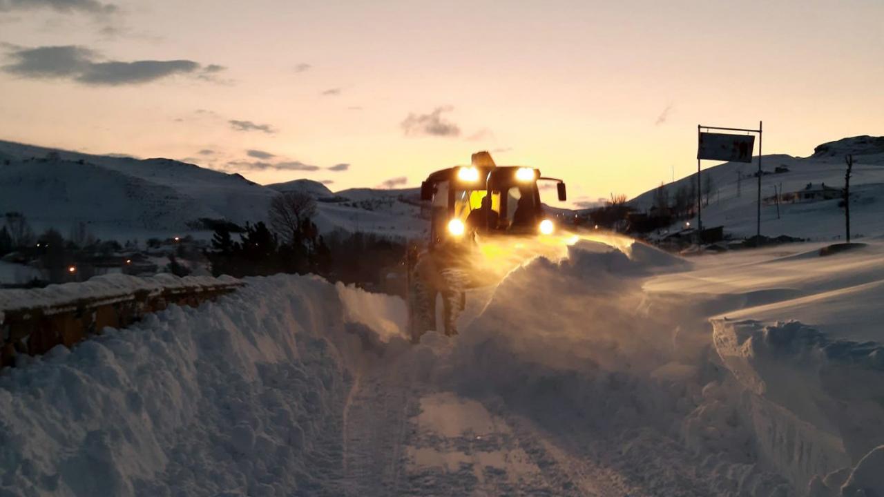 Gümüşhane’de karla kaplı köy yolları açılıyor