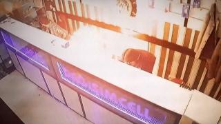 Cep telefonu bomba gibi patladı