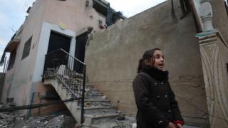 İsrail'in evini yıktığı Filistinli küçük kızdan cesur tepki: Ağlamayacağız