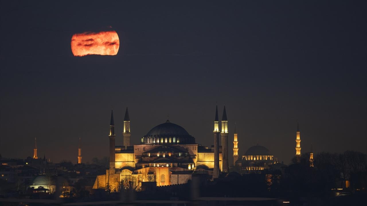 İstanbul'da dolunay