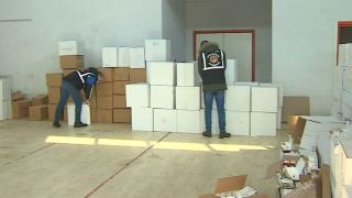İzmir'de kaçakçılara göz açtırılmıyor: 13 milyon sigara ve makaron ele geçirildi