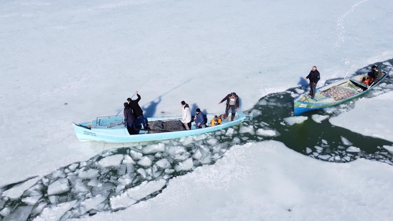 Balıkçı Uğur Uyanık da 30-35 günlük aradan sonra av dönüşü hasılatın düşük olduğunu belirterek, şöyle konuştu:
