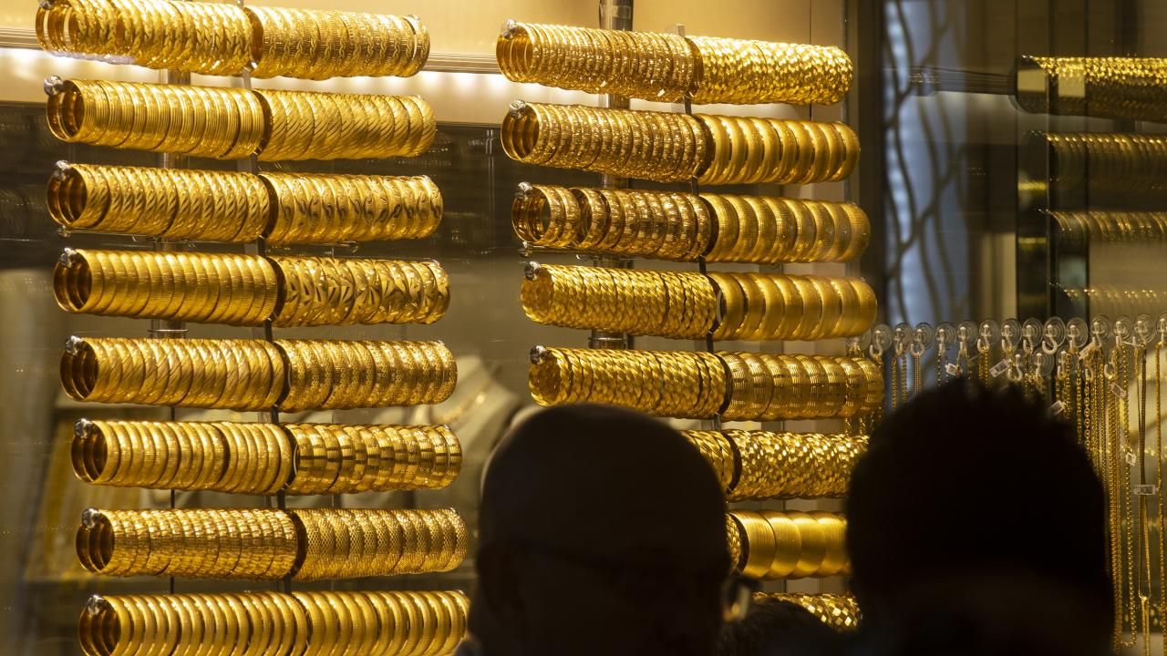 Altını teslim etmek istediğinde yatırımcının herhangi bir bankada hesabı olması gerekecek mi, yoksa yapılacak sistemde o an banka hesabının açılması da mümkün olabilecek mi? Altınını teslim ettiği anda sistemden nema sağlama aktif hale gelecek mi?