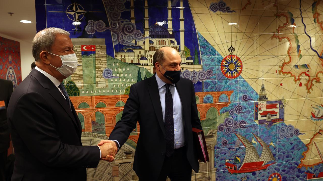 İngiliz mevkidaşı ile görüştü