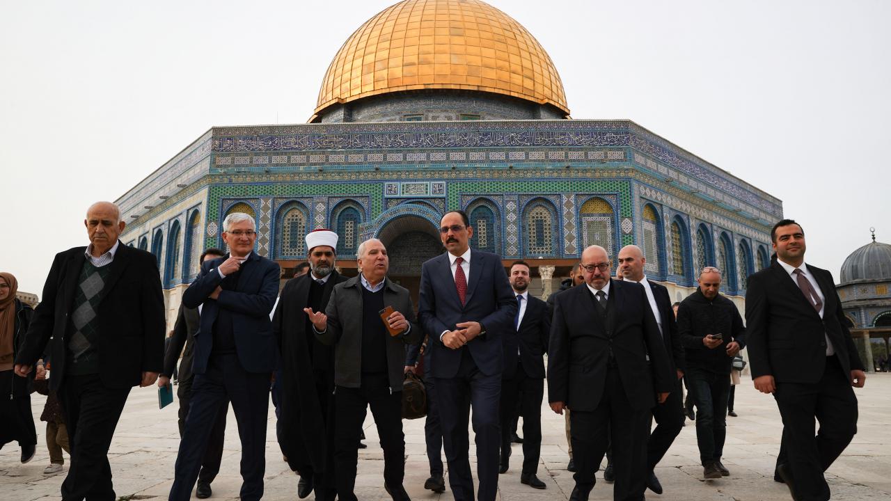 Türk heyeti Mescid-i Aksa ve Kıyamet Kilisesi'ni ziyaret etti