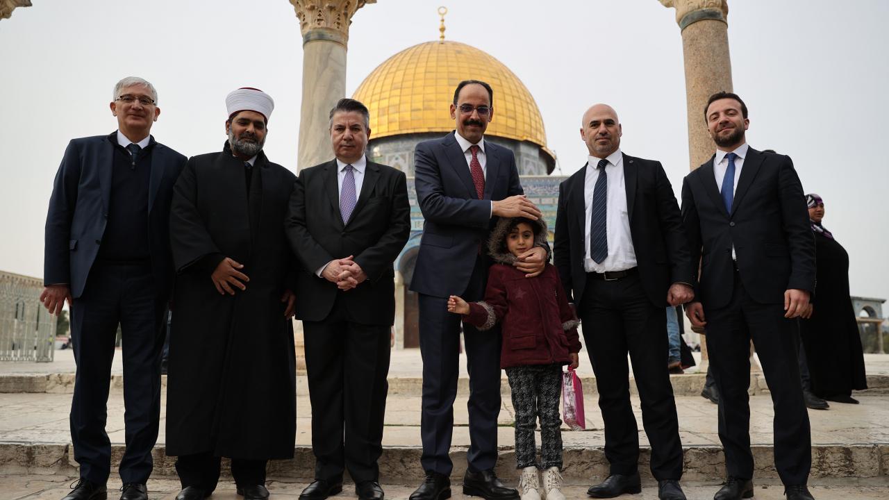 Türk heyeti Mescid-i Aksa ve Kıyamet Kilisesi'ni ziyaret etti