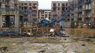 Polonya’da şiddetli fırtına: Vinç kulesi devrildi